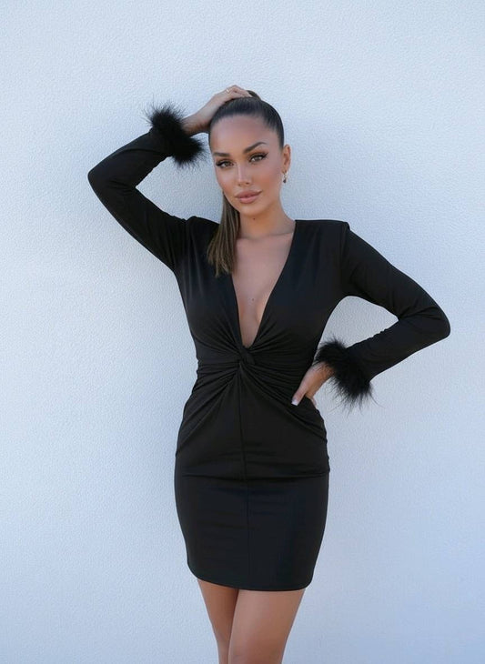 Vestido com penas no punho